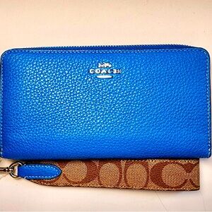 End of yesr $ale COACH Wrislet Wallet